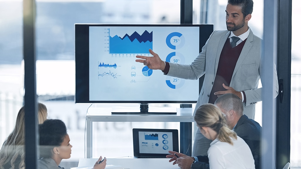 man giving a presentation in a conference room using ScreenBeam tech